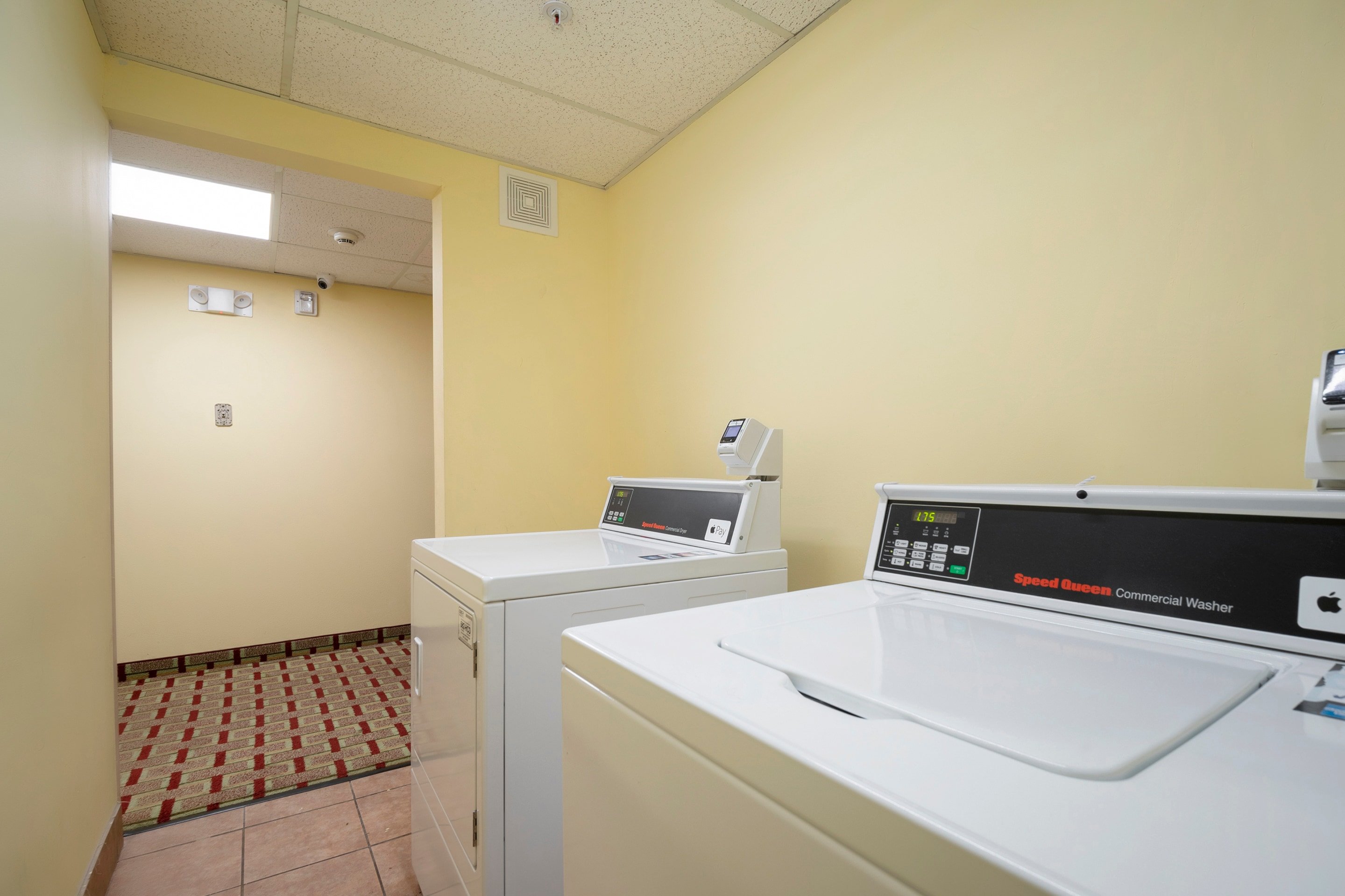 OYO Townhouse Houston Airport North 25/27