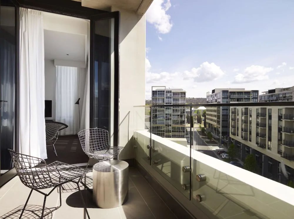 Burbury Hotel & Apartments in CANBERRA
