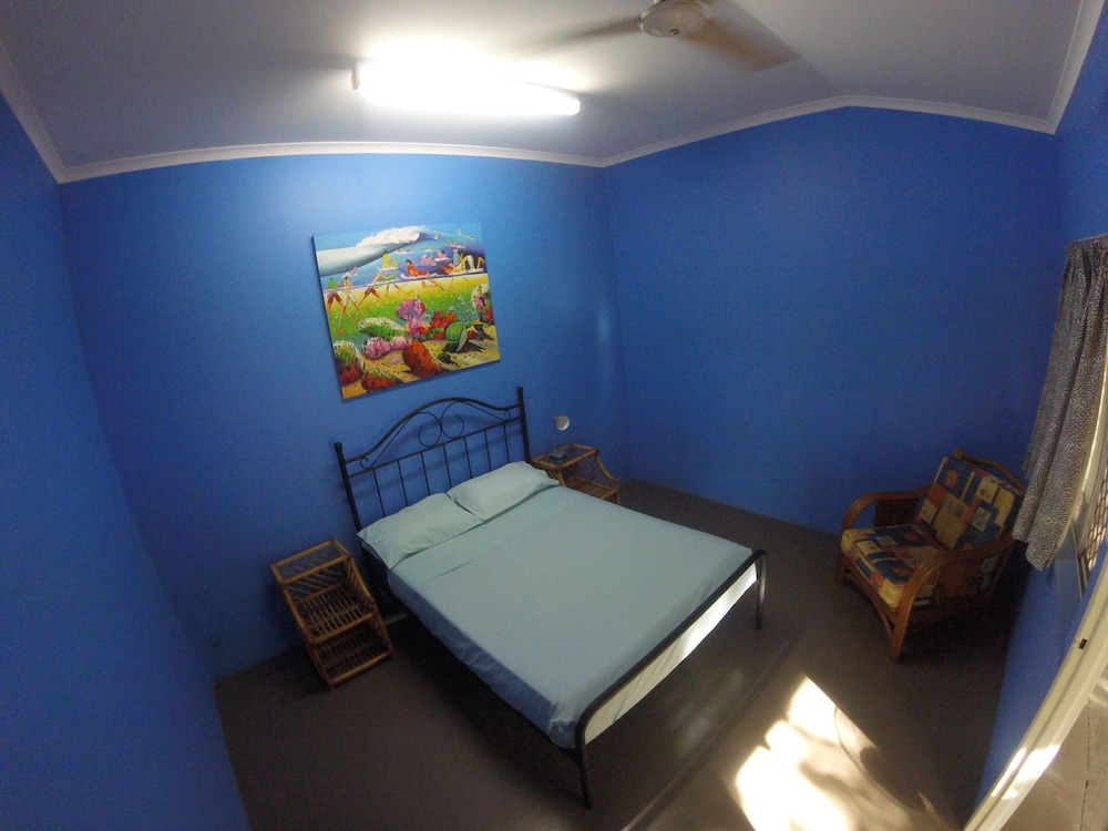 Cable Beach Backpackers Hostel 4/36