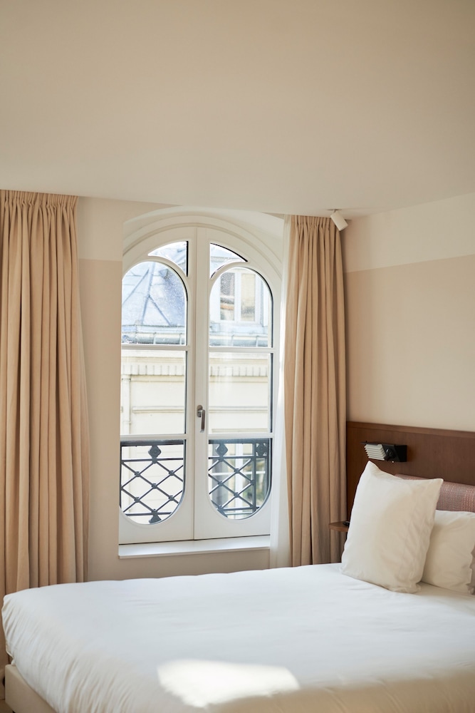 Hotel du Sentier 10/36