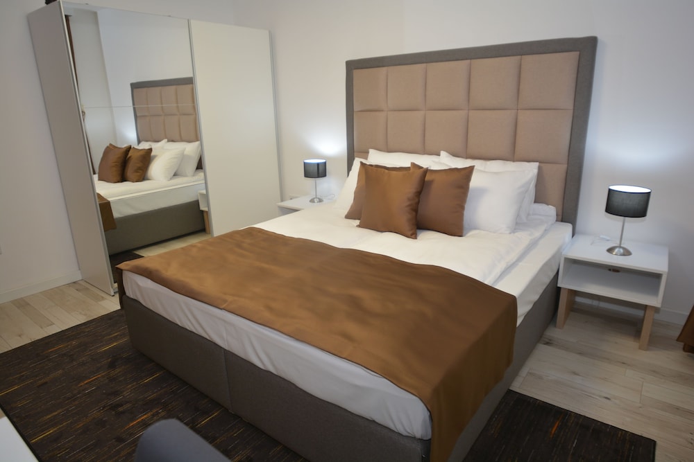 1 BEDROOM, APARTMENT