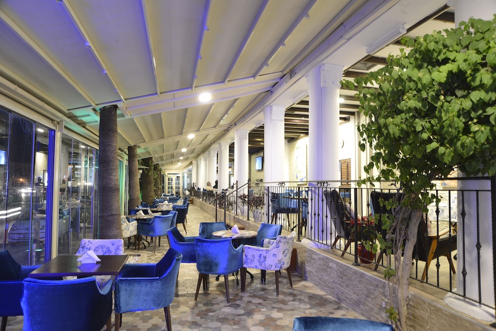 restaurant cafeteria