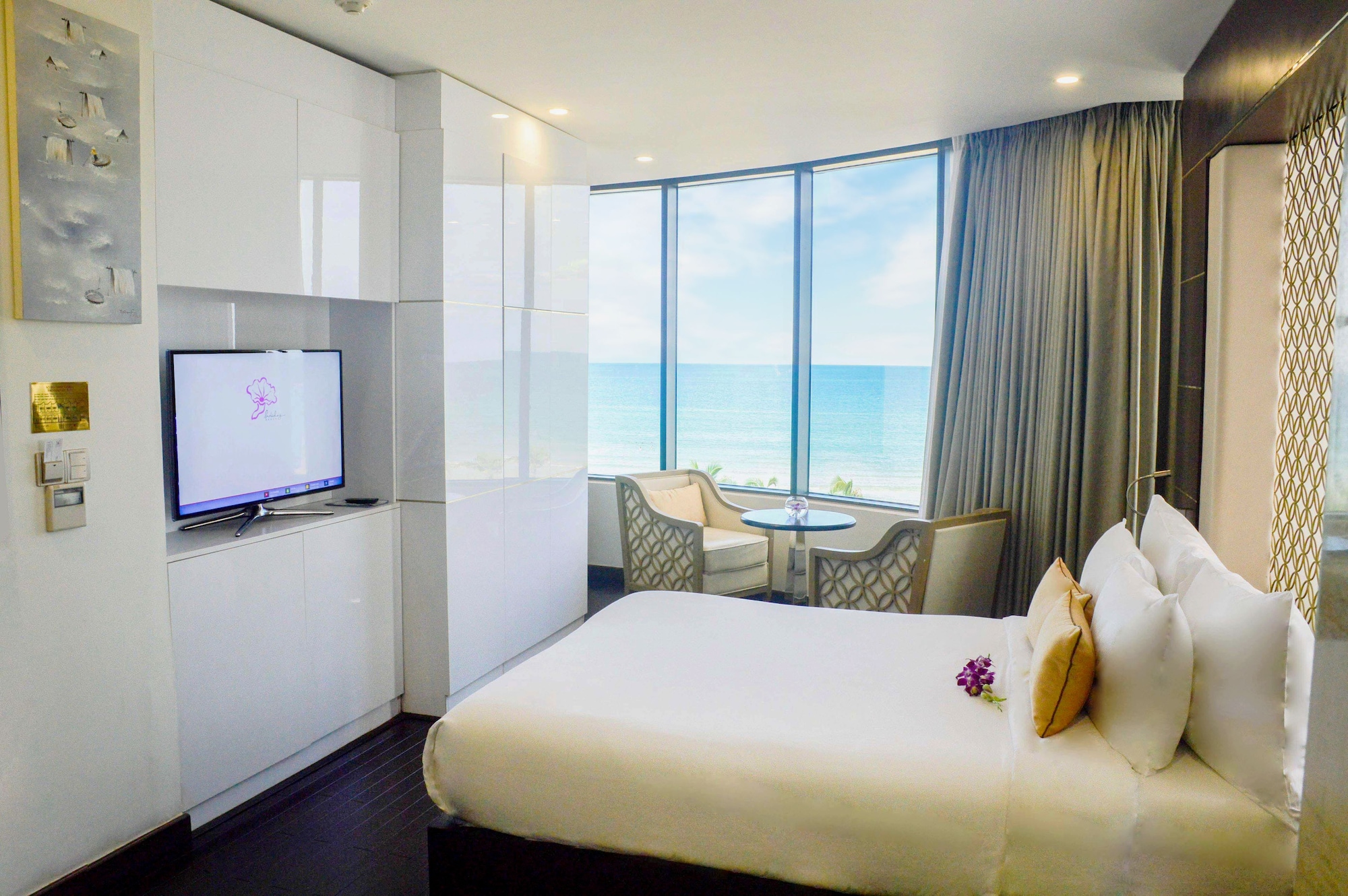 جناح بريميير بسرير مزدوج بإطلالة على البحر، Holiday Beach Hotel Danang 2/8