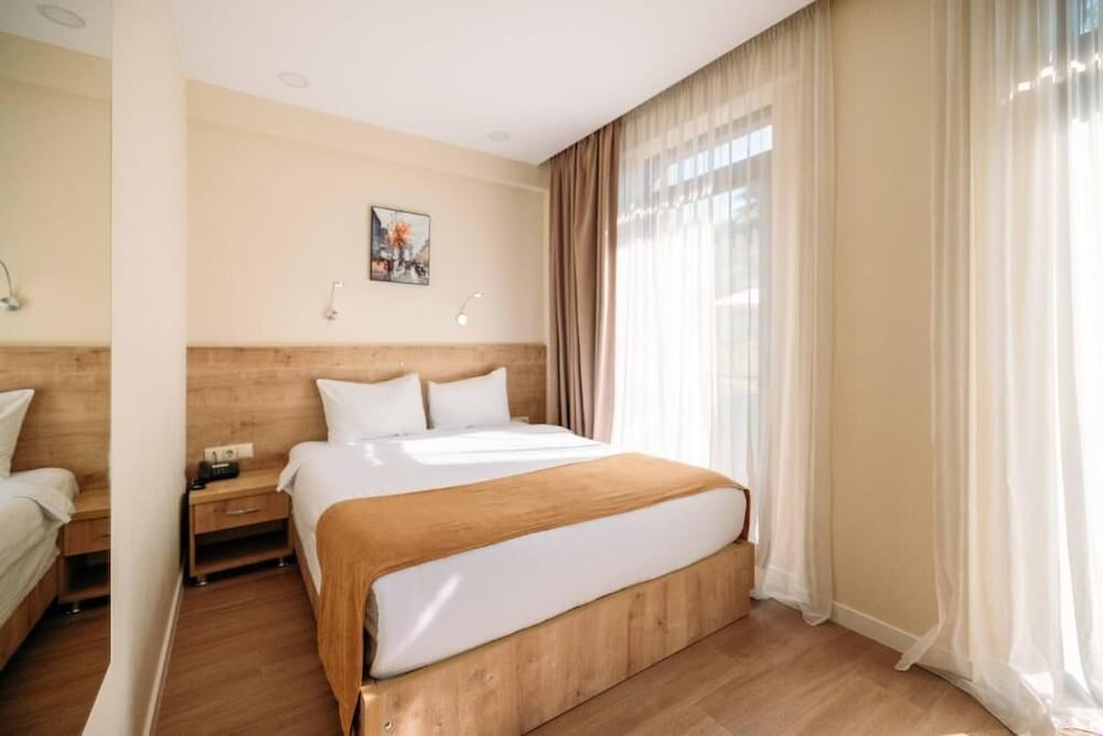 Atrium Boutique Hotel 25/50