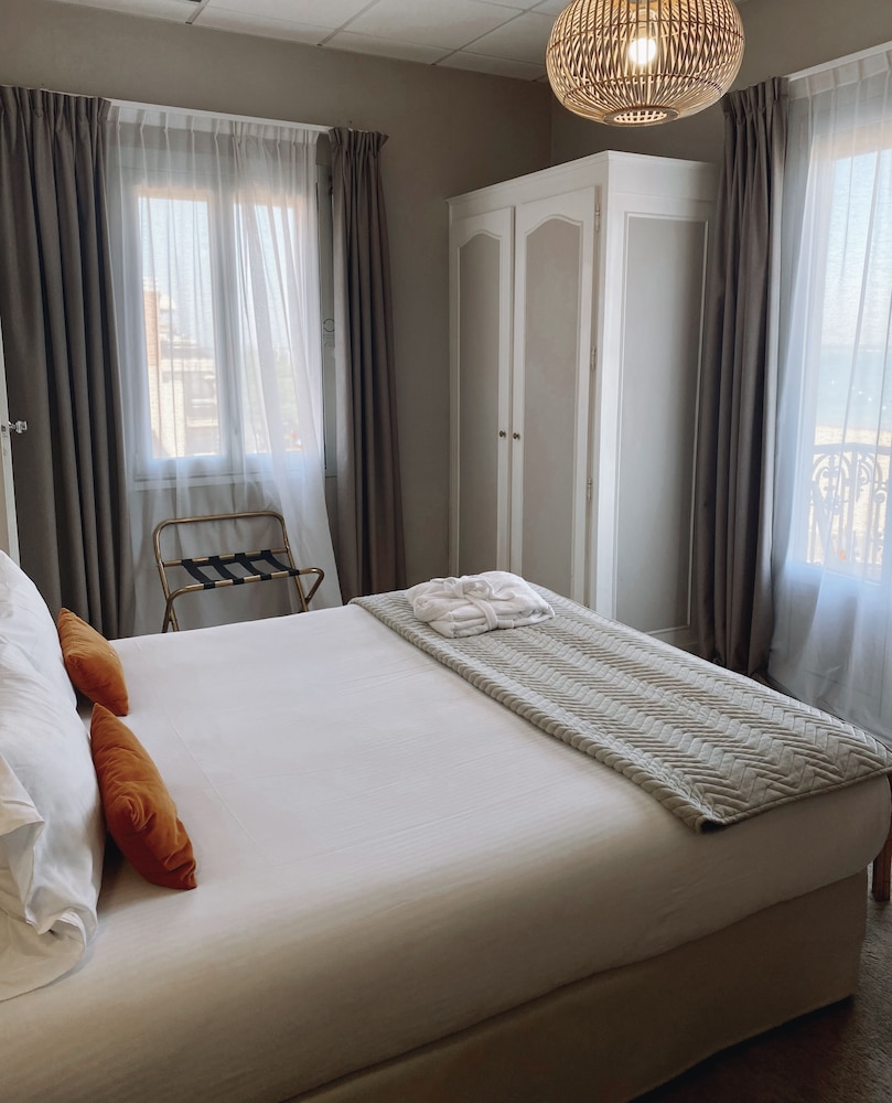 Grand Hotel Richelieu 8/45