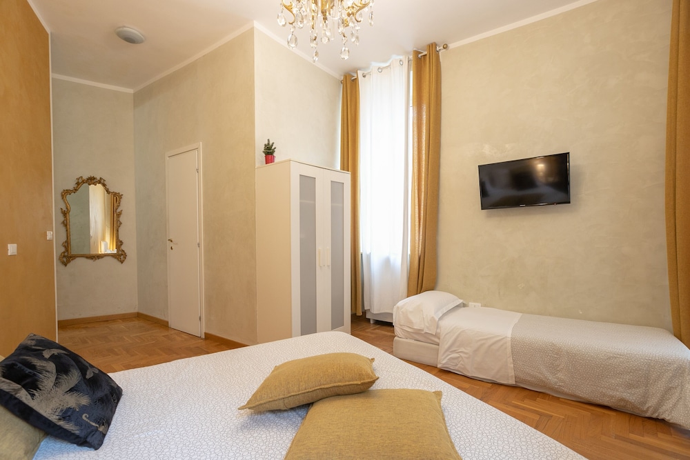 Golden Rooms 39/48