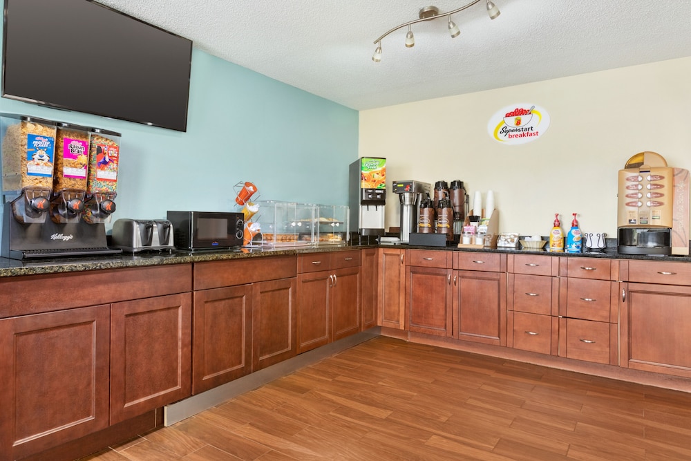 Super 8 by Wyndham Findlay 5/34