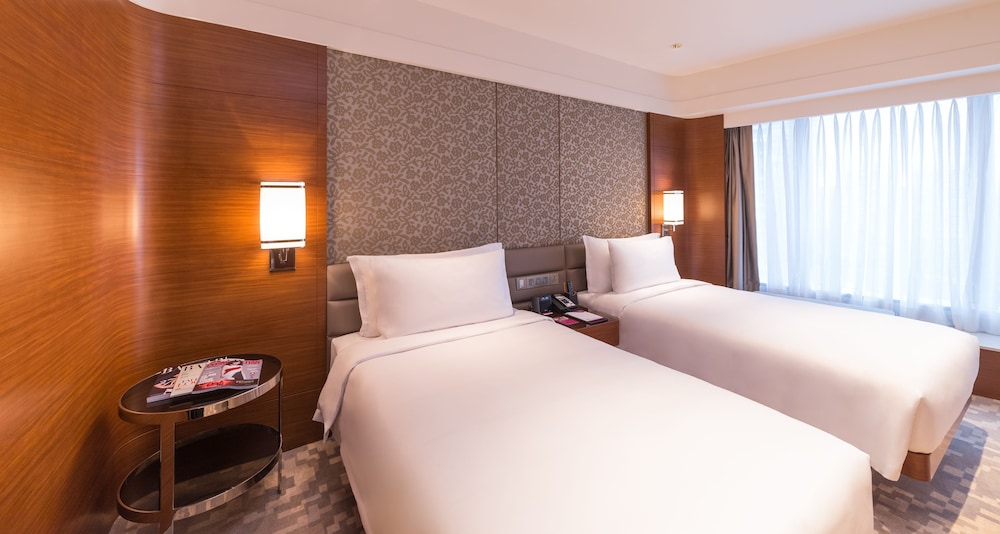 Crowne Plaza Macau 11/77