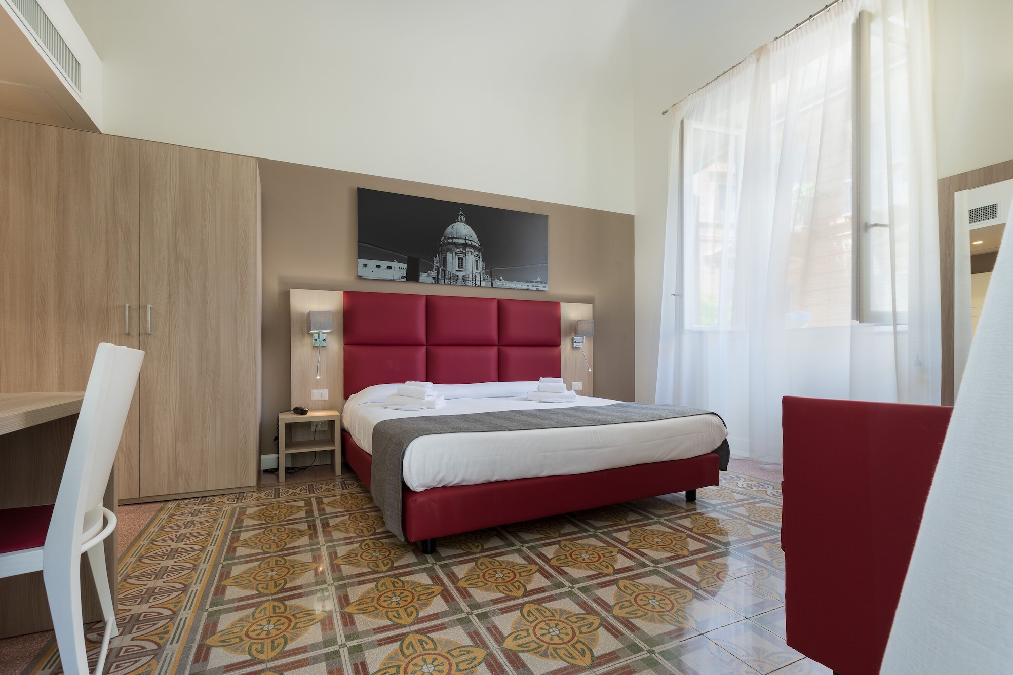 JUNIOR SUITE, 1 QUEEN AND 1 SINGLE BED, CITY VIEW