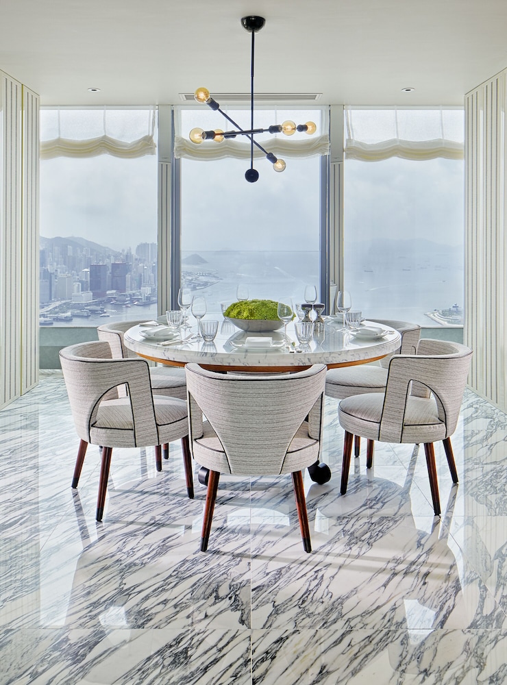 Rosewood Hong Kong 76/85