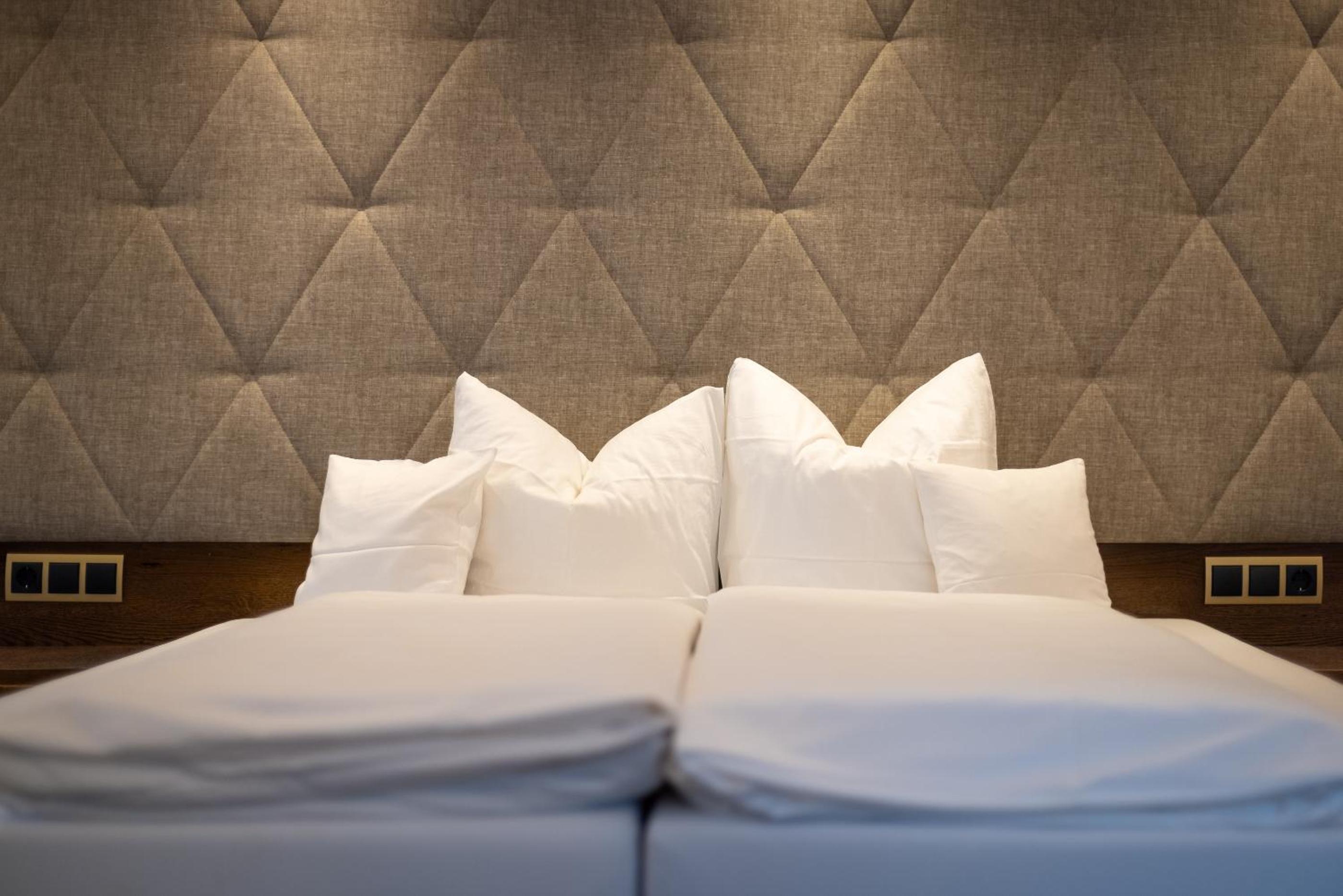 غرفة بسرير مزدوج، Fun & Spa Hotel Strass 4/6