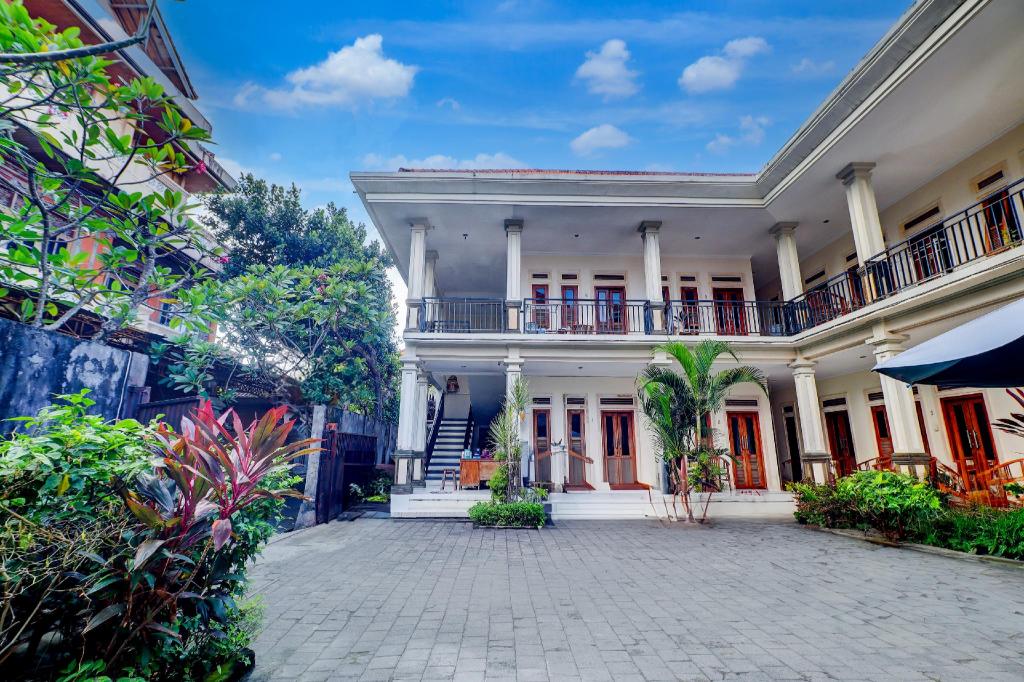 Hotel O Bali near Beachwalk Shopping Center formerly Budget Door Legian Inn 10/63