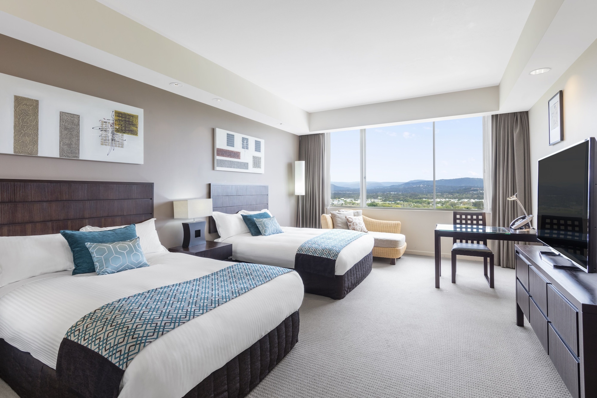 ROOM, MOUNTAIN VIEW