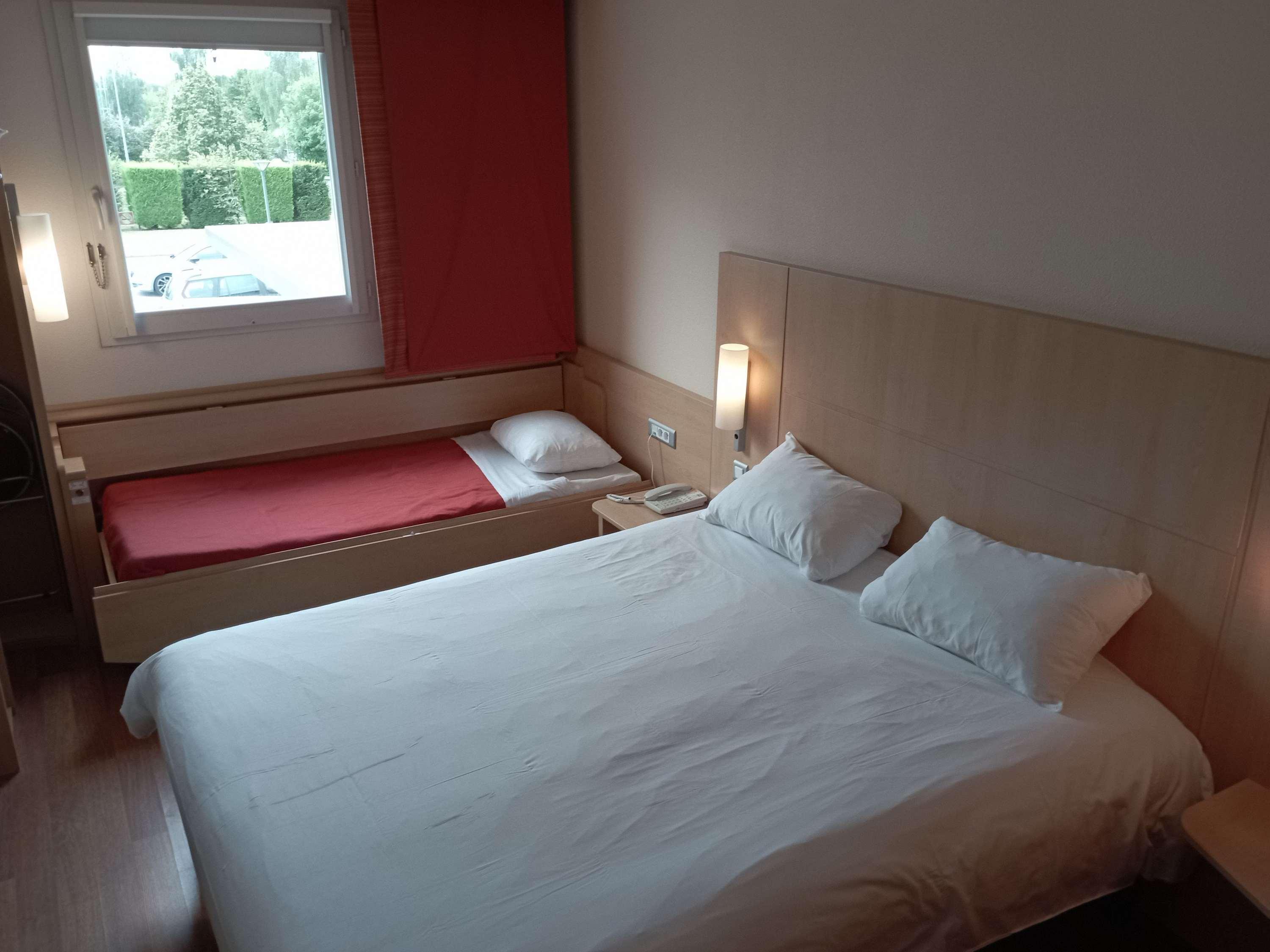 Room, Triple, Double Bed, Sofa