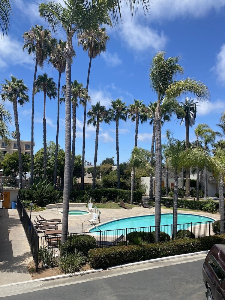 Hotel Palmeras Chula Vista (ex Vagabond Inn Chula Vista) 24/35