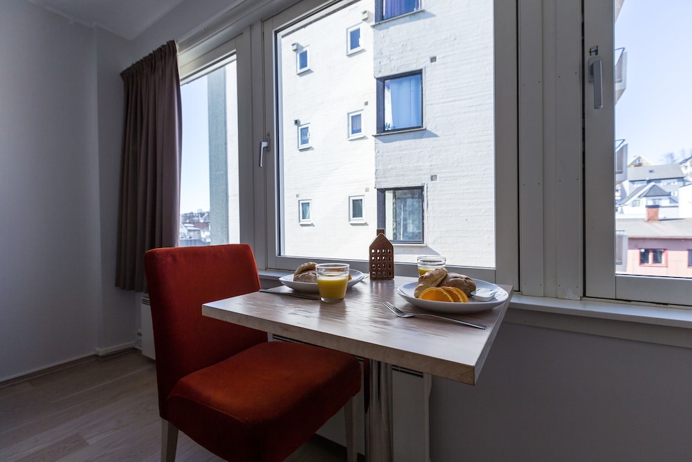 Enter City Hotel 42/50