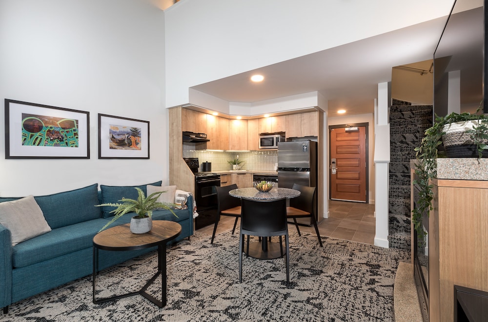 Crystal Lodge Hotel Whistler 48/66