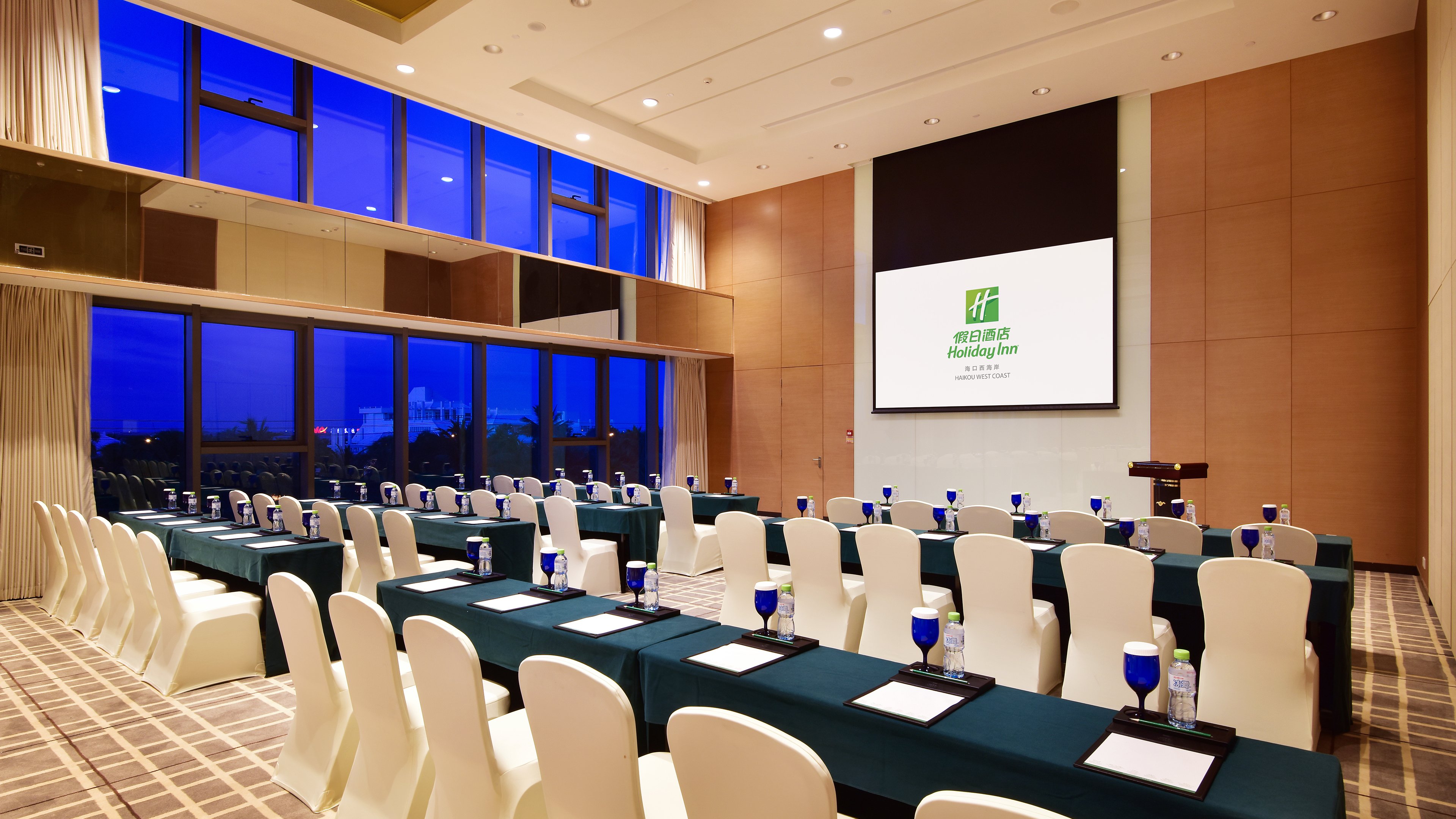 Holiday Inn Haikou West Coast 34/50