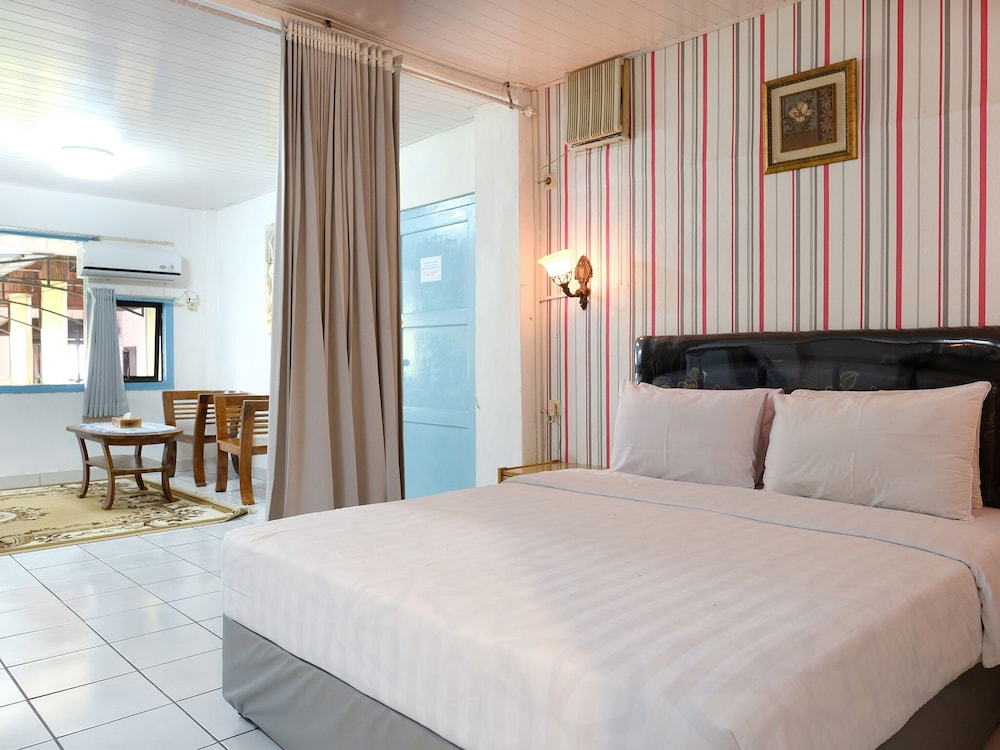 Super, Suite, Queen Bed