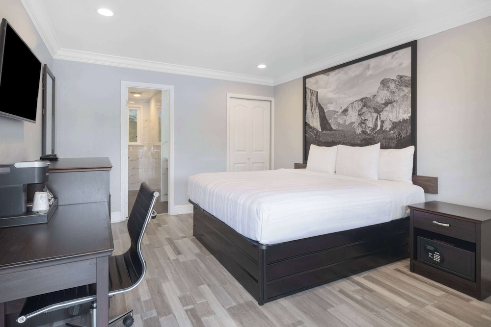Basic, King Bed