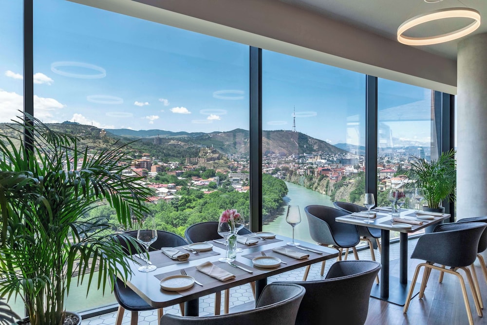 Golden Tulip Design Tbilisi 31/55