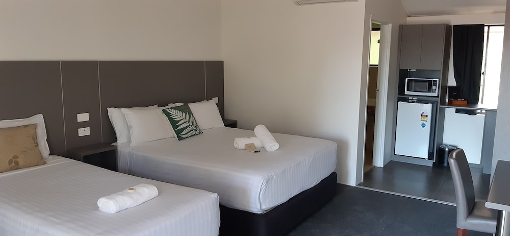 Fern Bay Motel 18/30