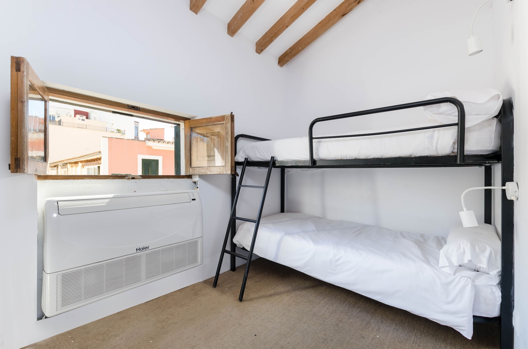1 BEDROOM, MIXED DORM, 16 BEDS