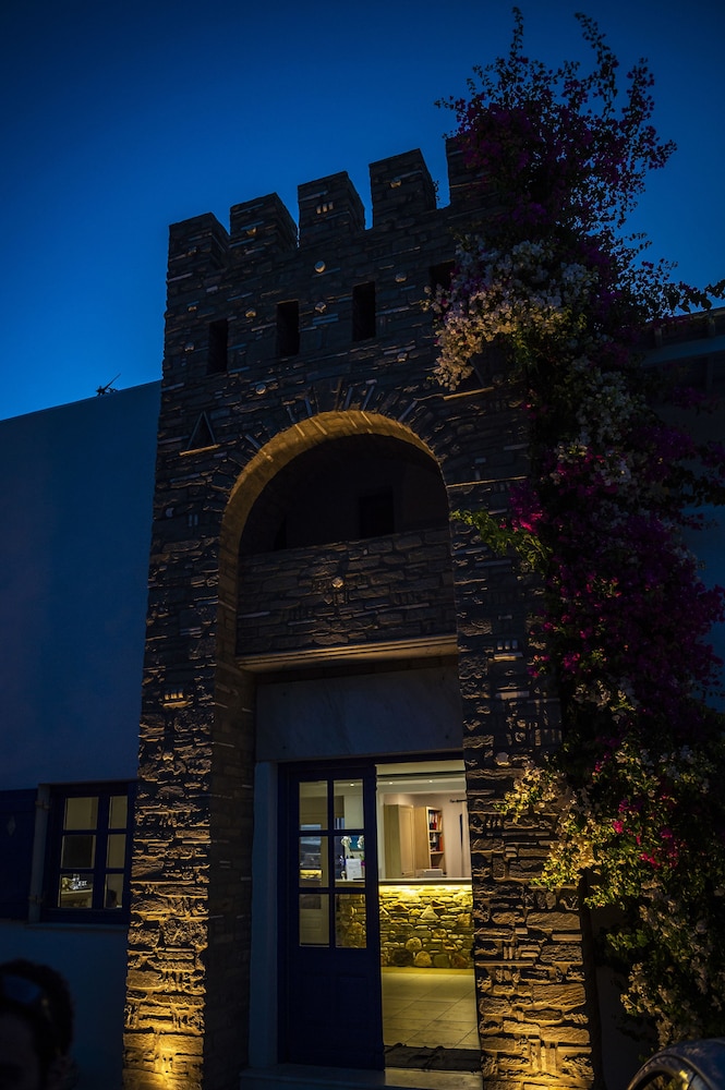 Pyrgaki Hotel in PAROS