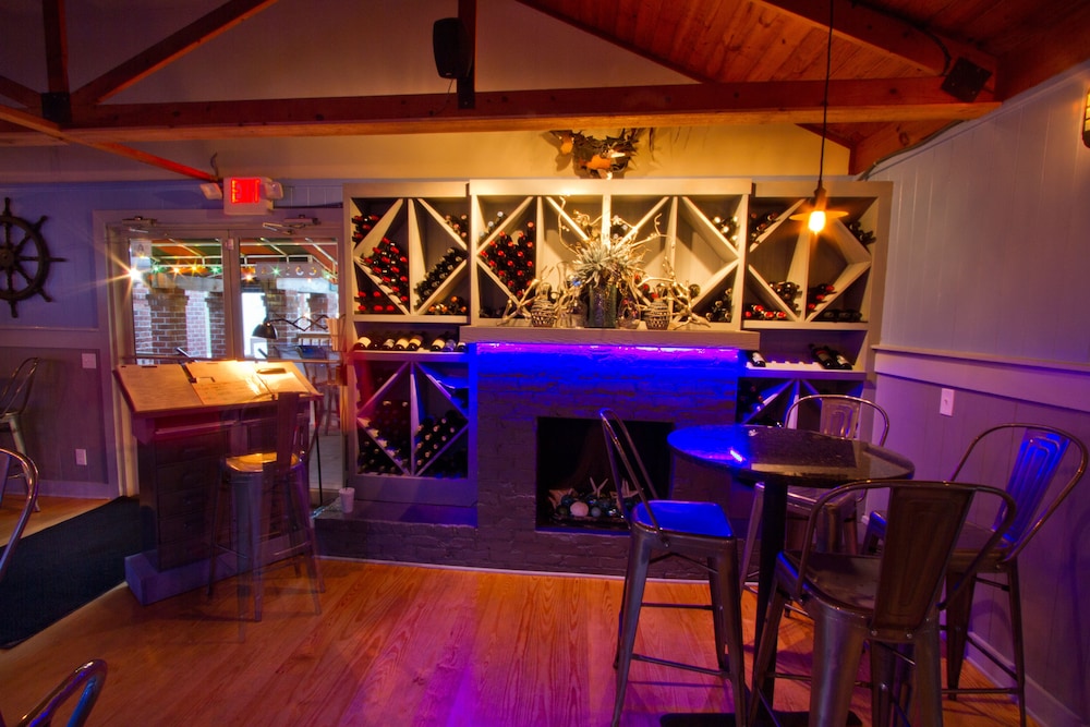 Inlet Sports Lodge 32/50