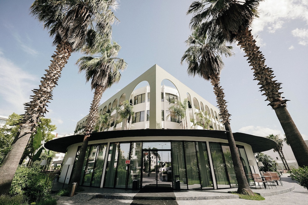 Flower Hotels & Resorts in Golem