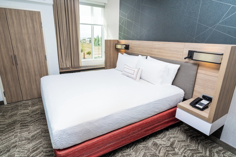 SUITE, KING BED, SOFA, ACCESSIBLE