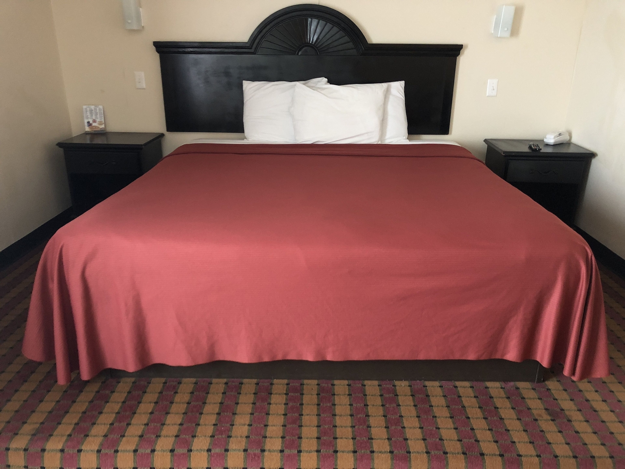 DELUXE, KING BED