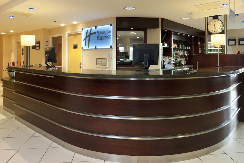 Holiday Inn Express Dunfermline 7/57