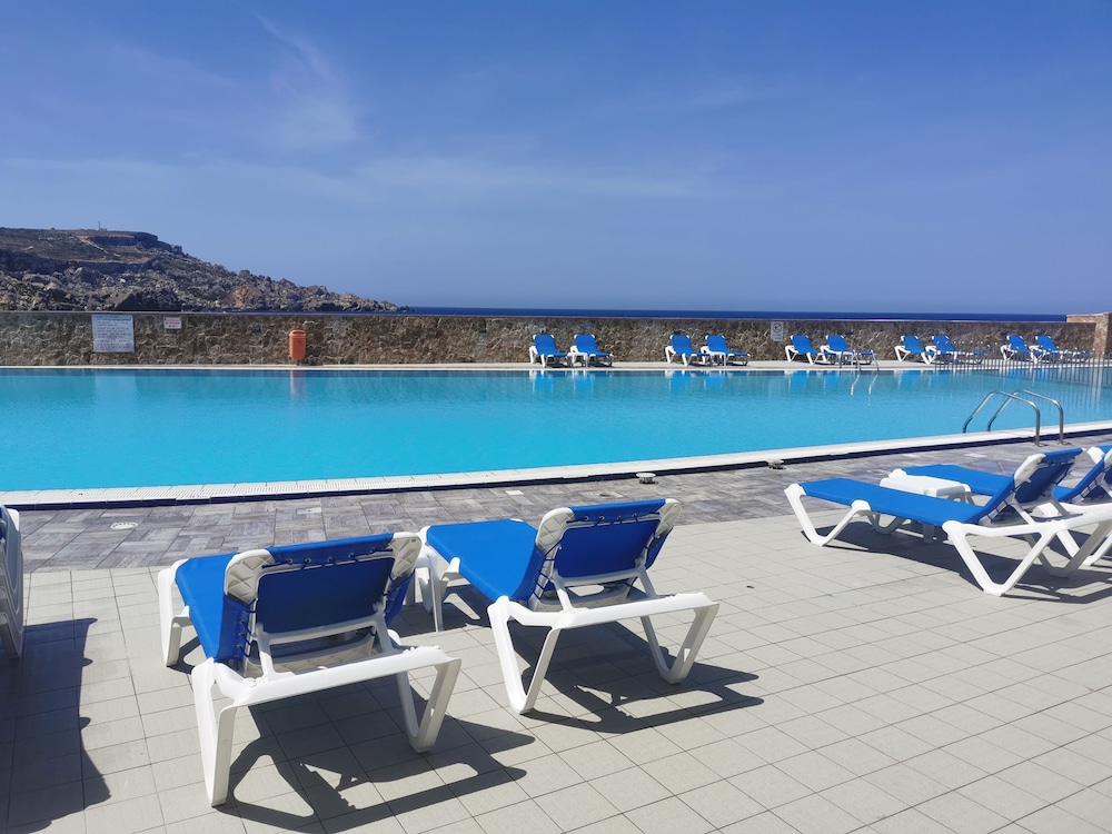 PARADISE BAY RESORT 16/80