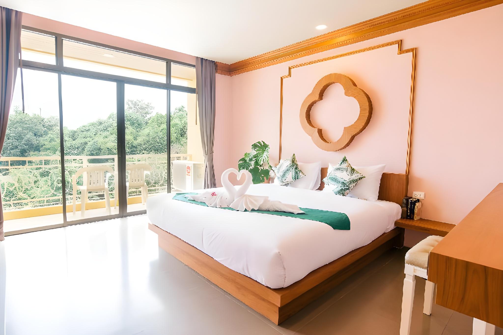 Deluxe, King Bed