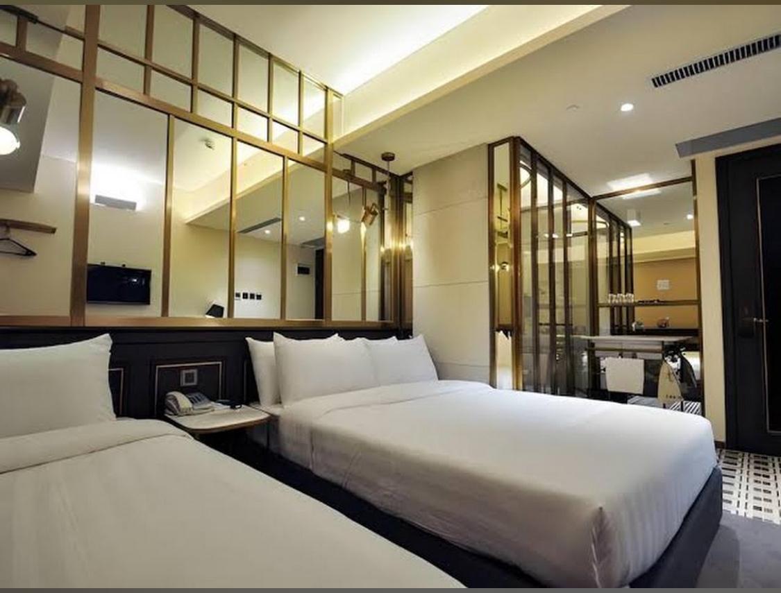 Smart, Twin Beds