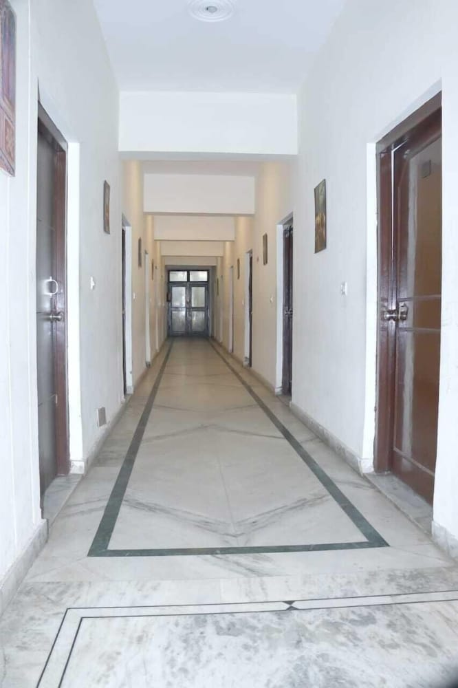 HOTEL AMBIKA PALACE 26/32
