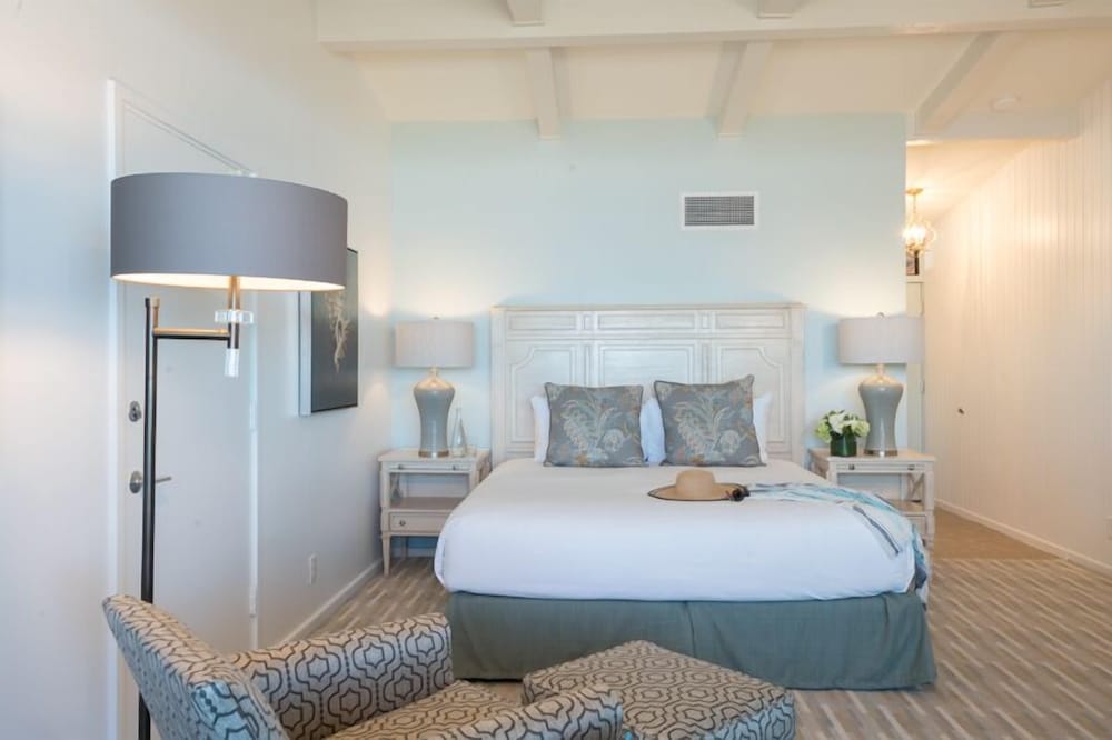 Deluxe, King Bed, Beach Front, Ocean View, Kitchenette