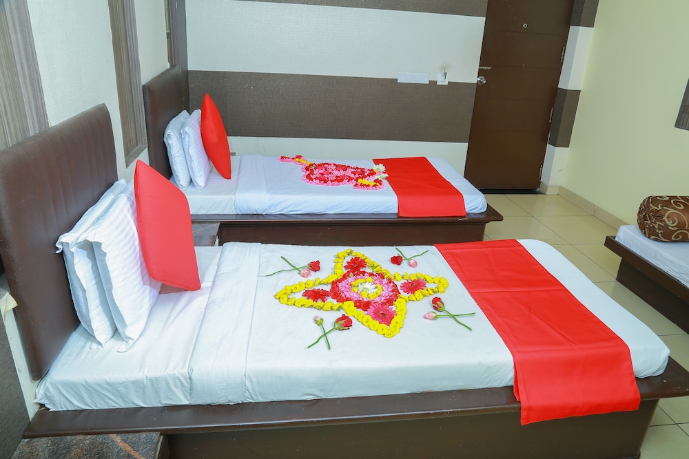 Hotel Abi Krishna 15/40