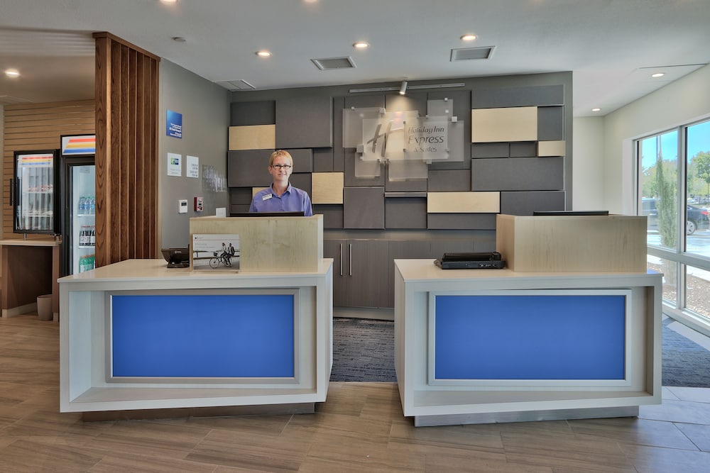 Holiday Inn Express & Suites Roswell 4/68