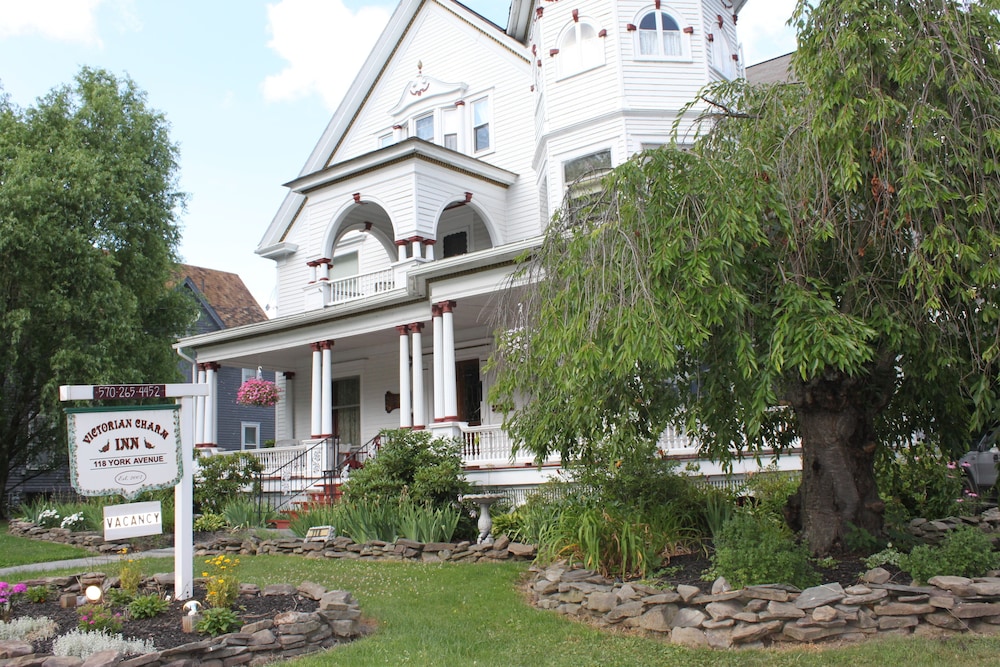 Victorian Charm Inn 43/47