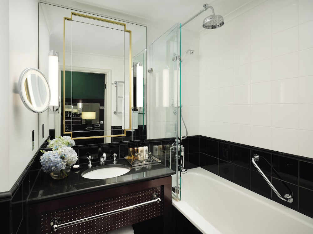Sofitel London St James 70/70