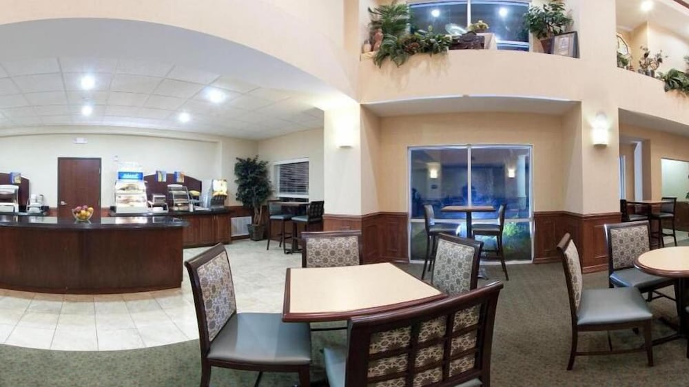 Holiday Inn Express Hotel And Suites Lufkin South 55/68
