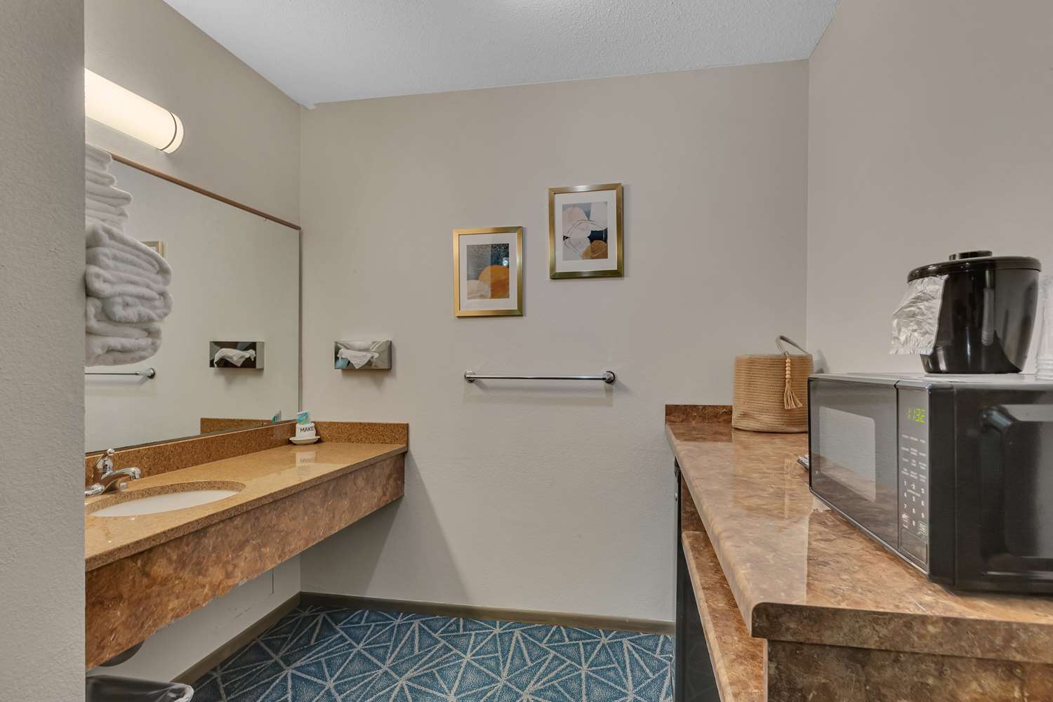 Spicer Hotel 21/21
