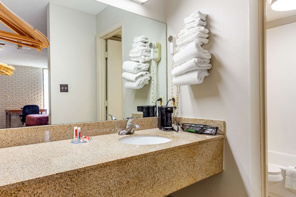 Econo Lodge Creedmoor - Butner 16/26