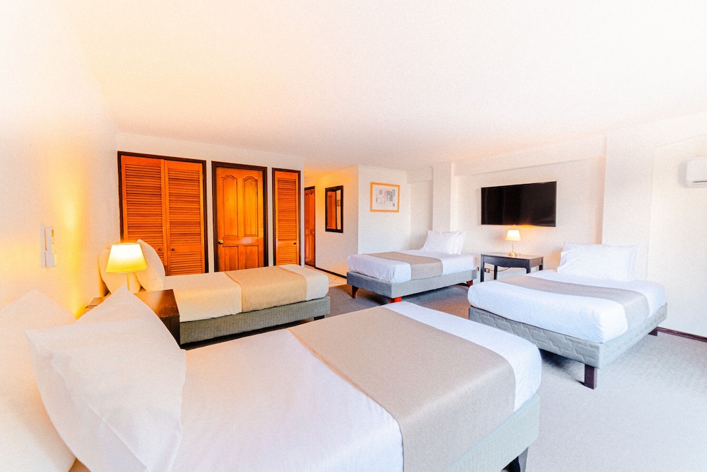 ROOM, QUADRUPLE, DOUBLE BED