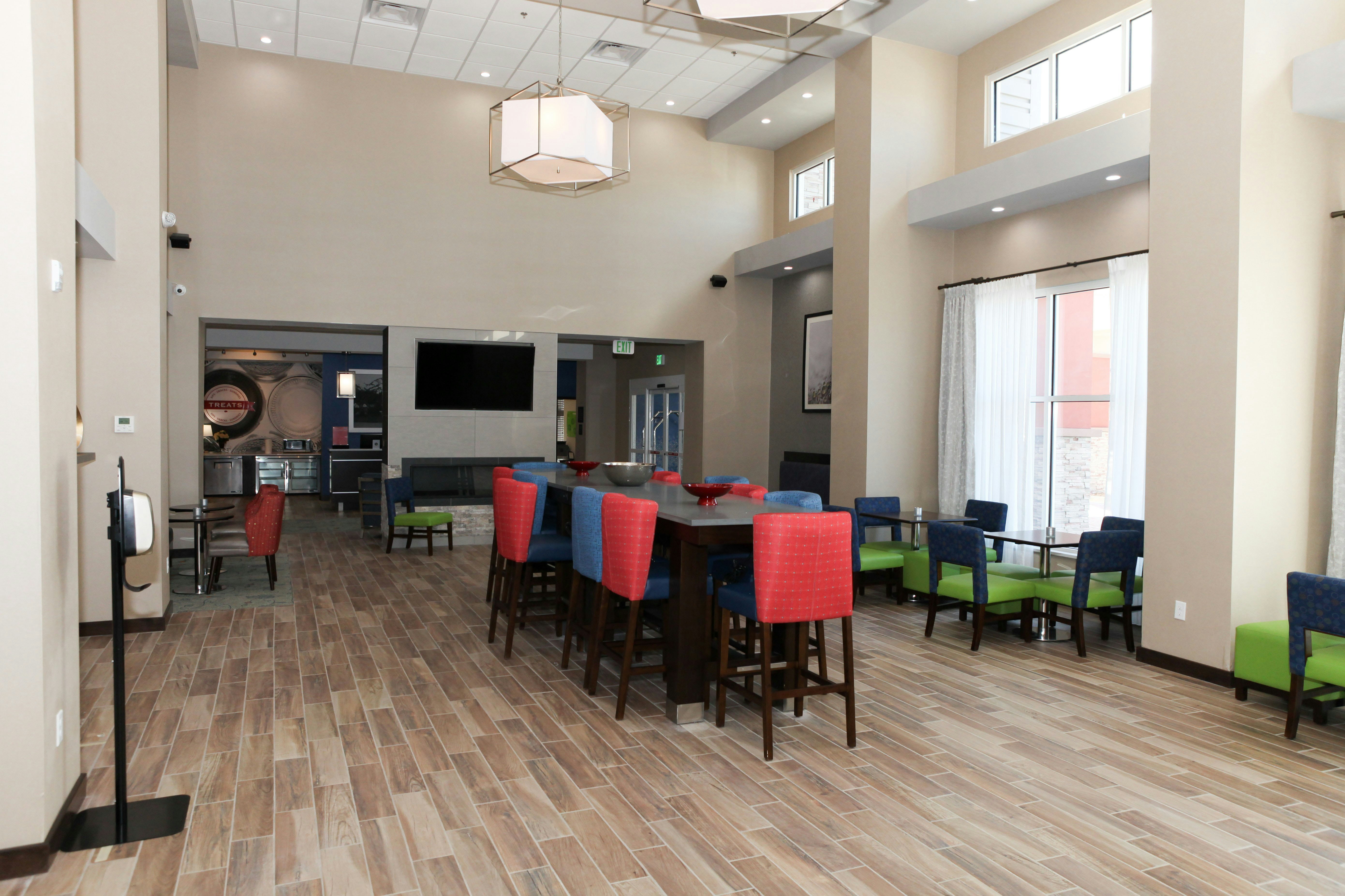 Hampton Inn and Suites Lafayette Medical Center CO 30/57