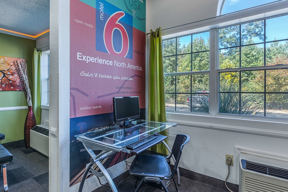 Motel6 Simpsonville, SC - Greenville 35/50