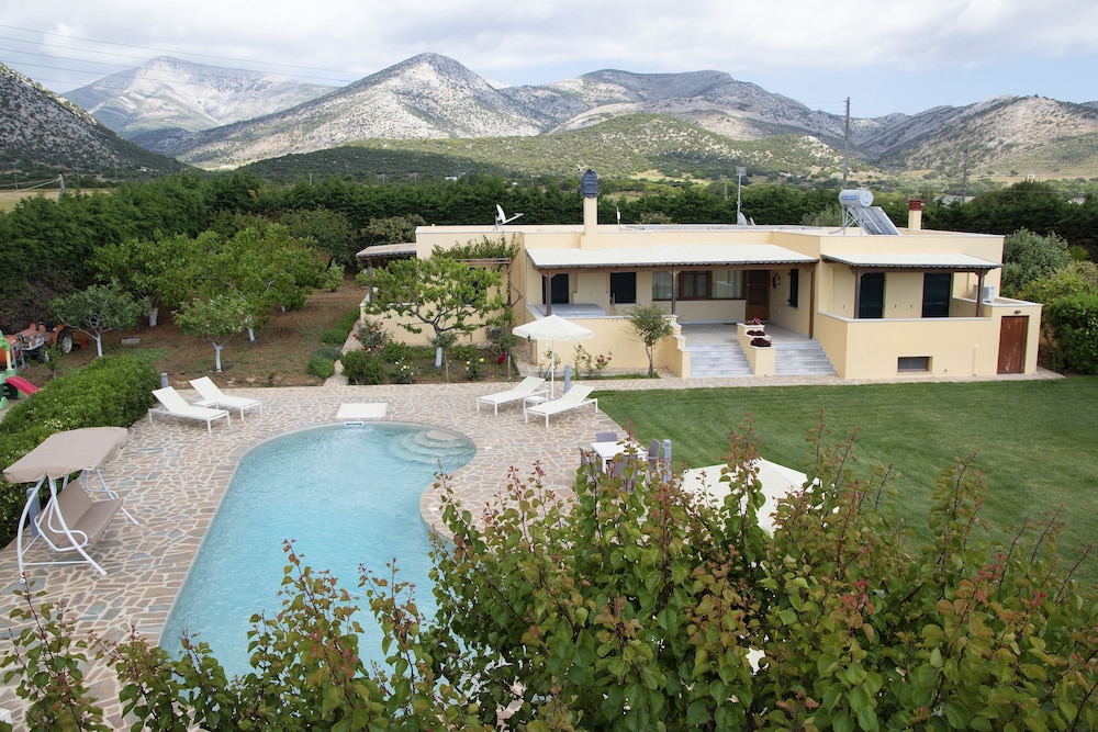 Naxos Cottage 37/50