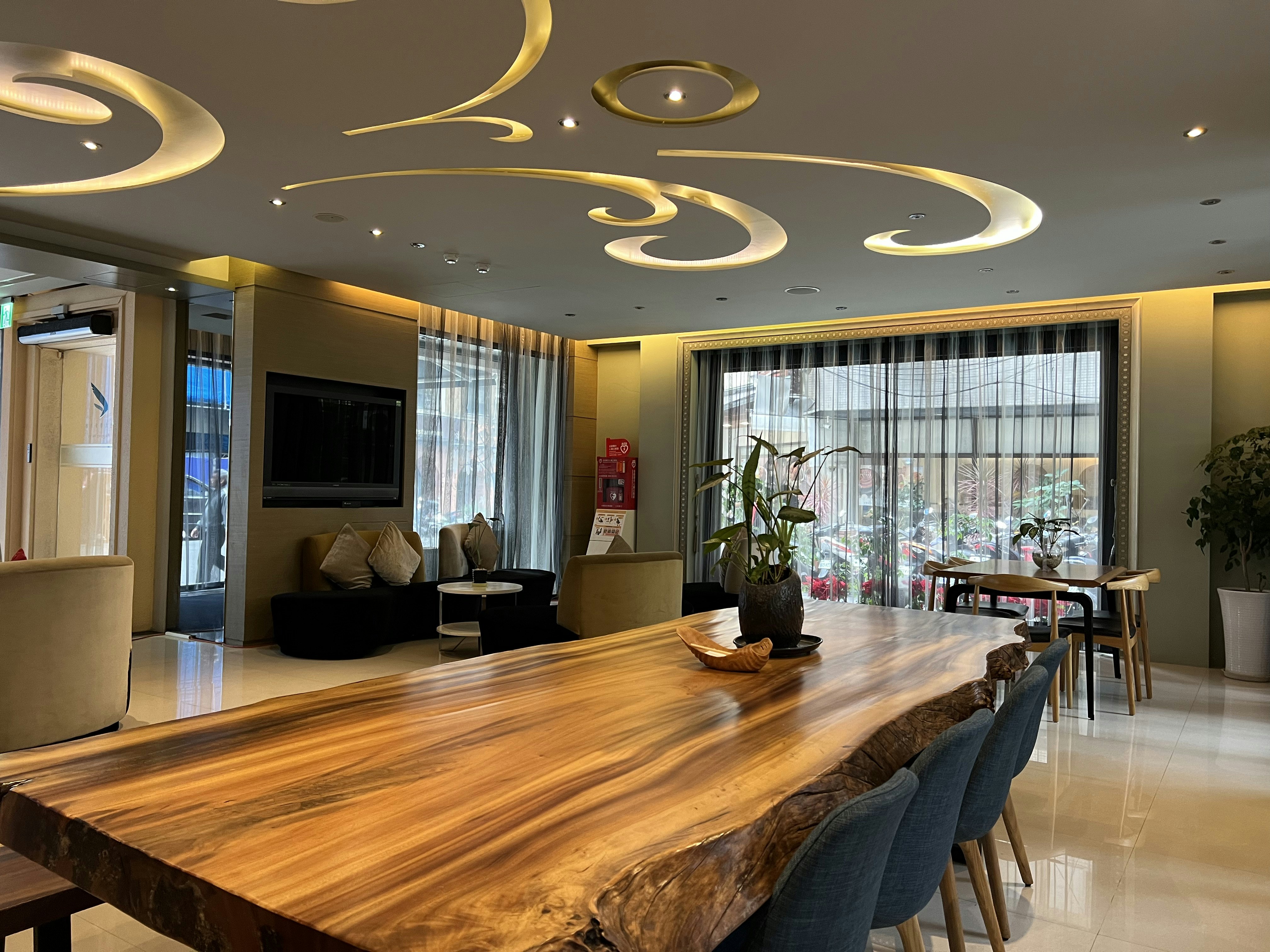 Forward Hotel Taipei 12/75